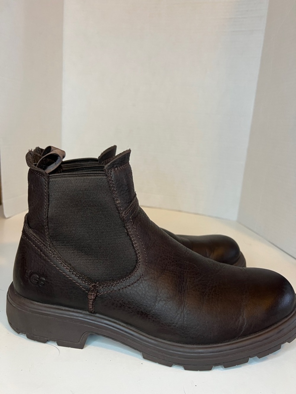 UGG Men’s 113097 Brown leather chukka chelsea boot sz 8